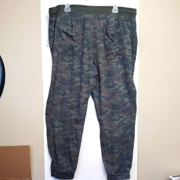 Jordache Camouflage Jogger Pants for Women XXL - Picture 2 of 5